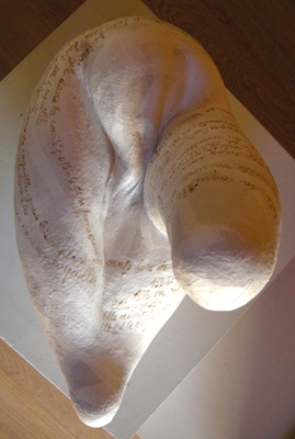  femme argonaute - vue de dessus (céramique et papier avec brou de noix ht 47 X 47 cm
